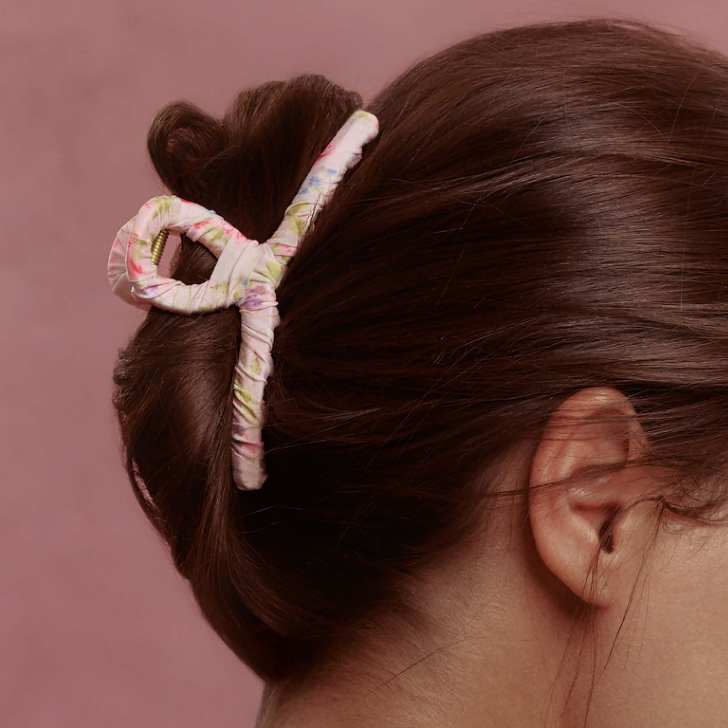 Wet Brush × Hill House Fabric Wrapped Claw Clip - Pink Bluebonnet Floral - Image 3