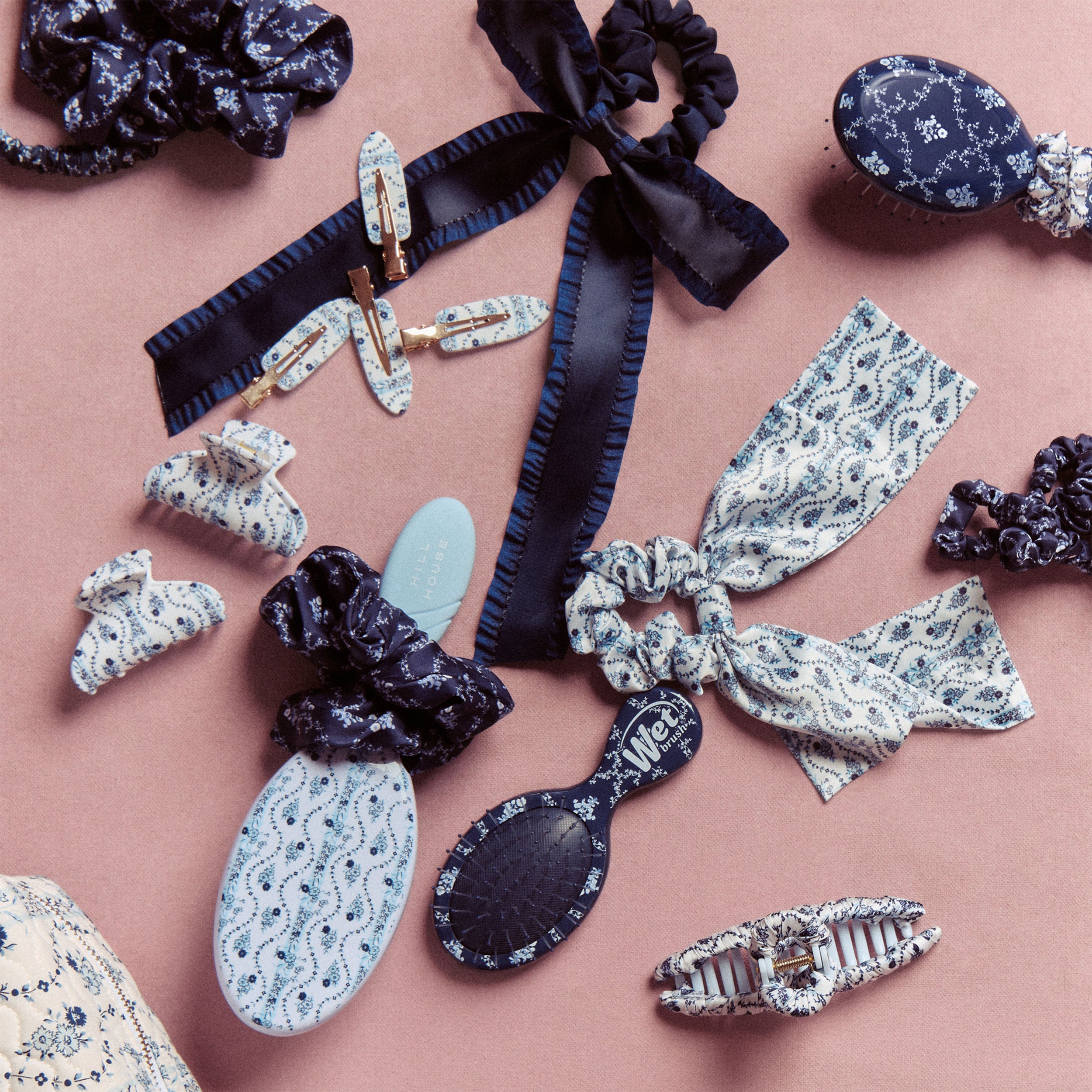 Wet Brush × Hill House Printed Floral Creaseless Clips. 4ct - Image 4