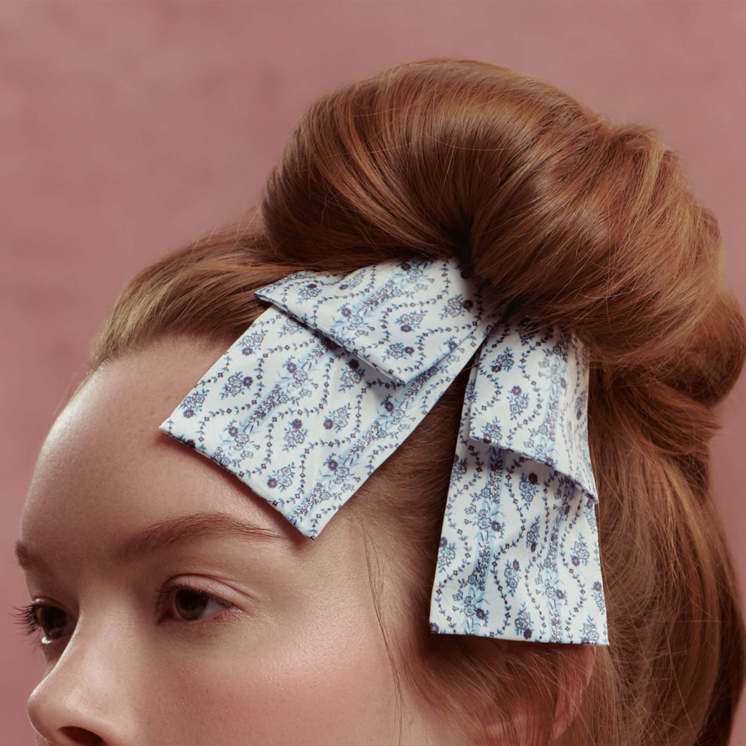 Wet Brush × Hill House Scarf Bow Scrunchie - Blue Vine Stripe - Image 2